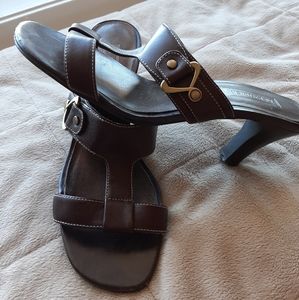 Comfortable open back brown sandals - Size: 6.5